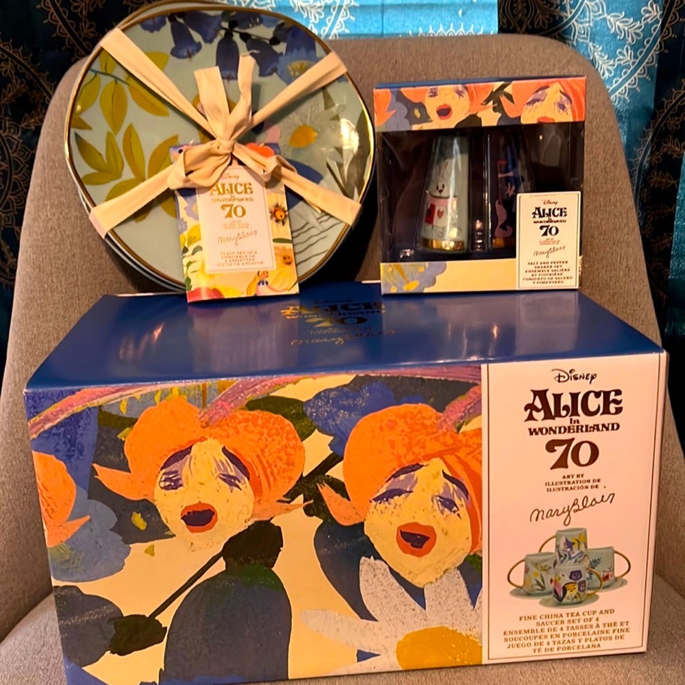 Disneys Collectors Edition Alice in Wonderland 70th Art by Mary Blair